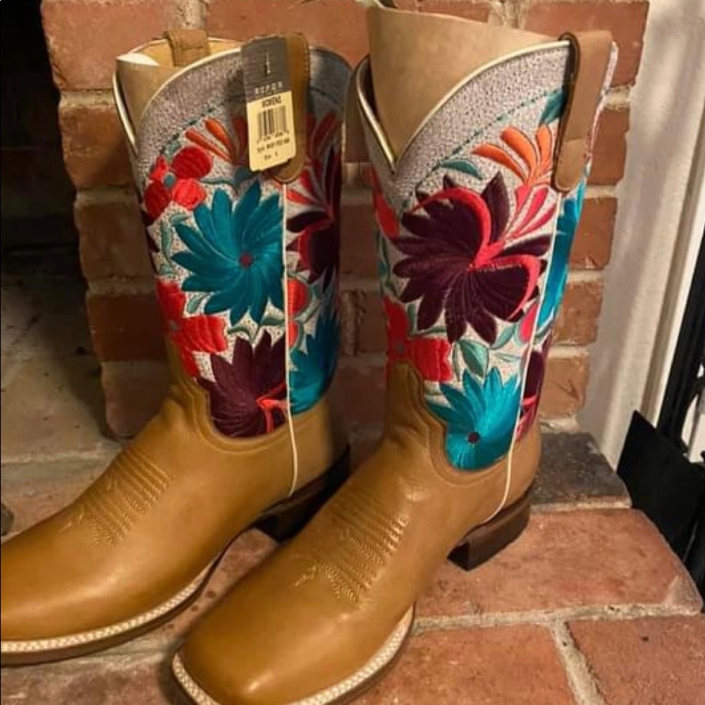 NWT Womens boots